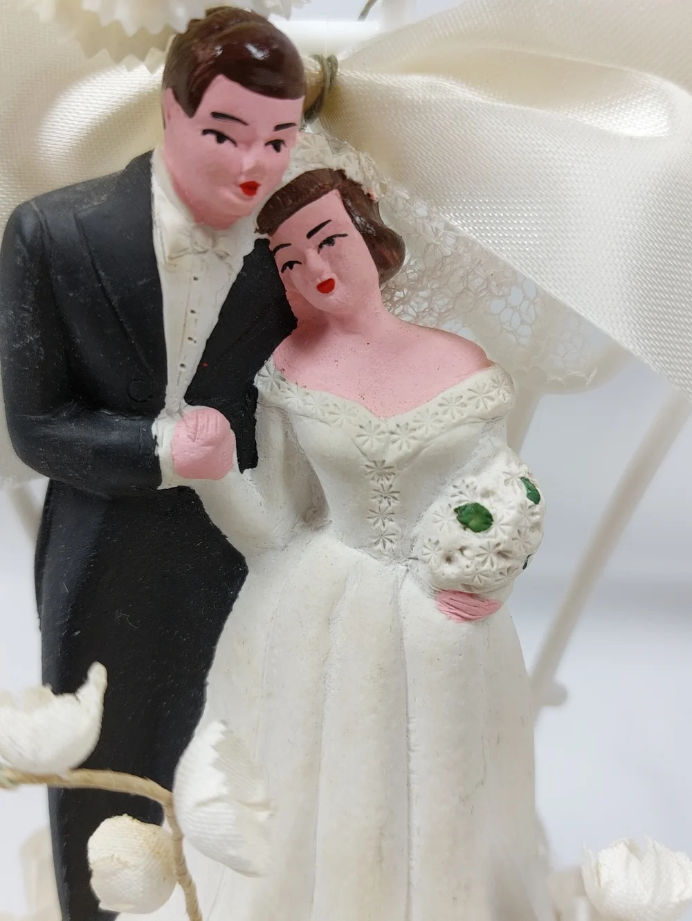 VTG 1940s 50s WEDDING CAKE TOPPERS BRIDE & GROOM LOT OF 2 Chalkware Plastic
